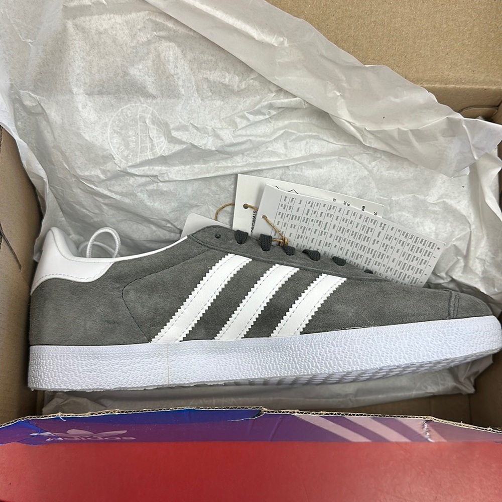 Adidas Grey (SOLD OUT) gazelle